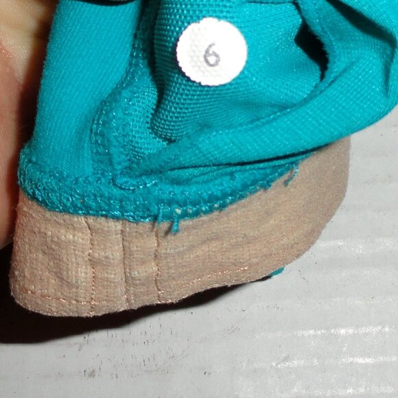 Lululemon Deep Breath Women's Racerback Sports Bra with Mesh Accents Size: 6 - Picture 7 of 8